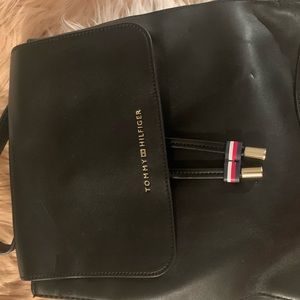 TOMMY HILFIGER NAVY BACKPACK BAG.